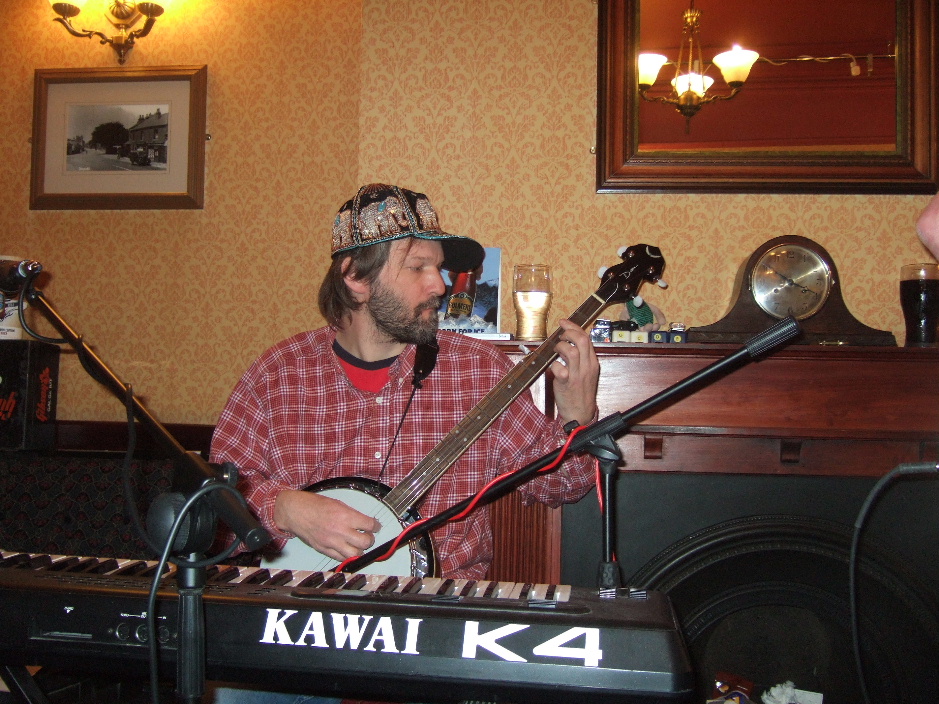 Alan Robinson playing banjo  at the Travellers Rest Draycott